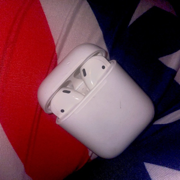 Apple earbuds